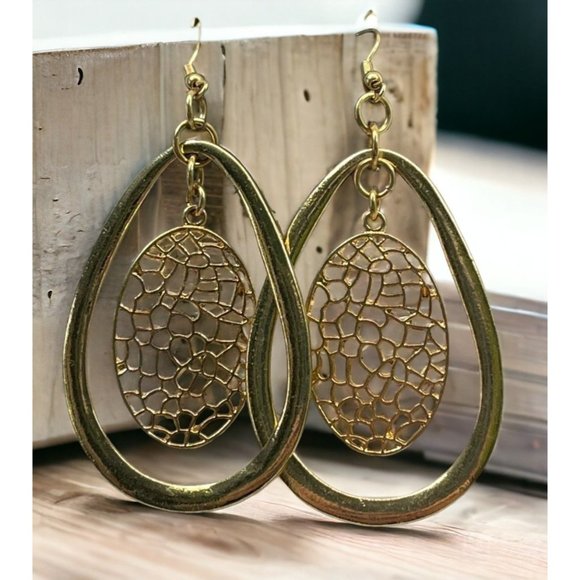 Vintage Teardrop Earrings Gold Tone Filagree Floating Retro Dangle - Picture 1 of 6